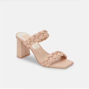NEW WITHOUT BOX dolce vita paily sandals in Stella cream